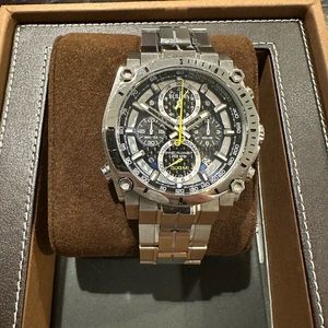 Bulova Precisionist Men Watch 96B175. Stainless steel.